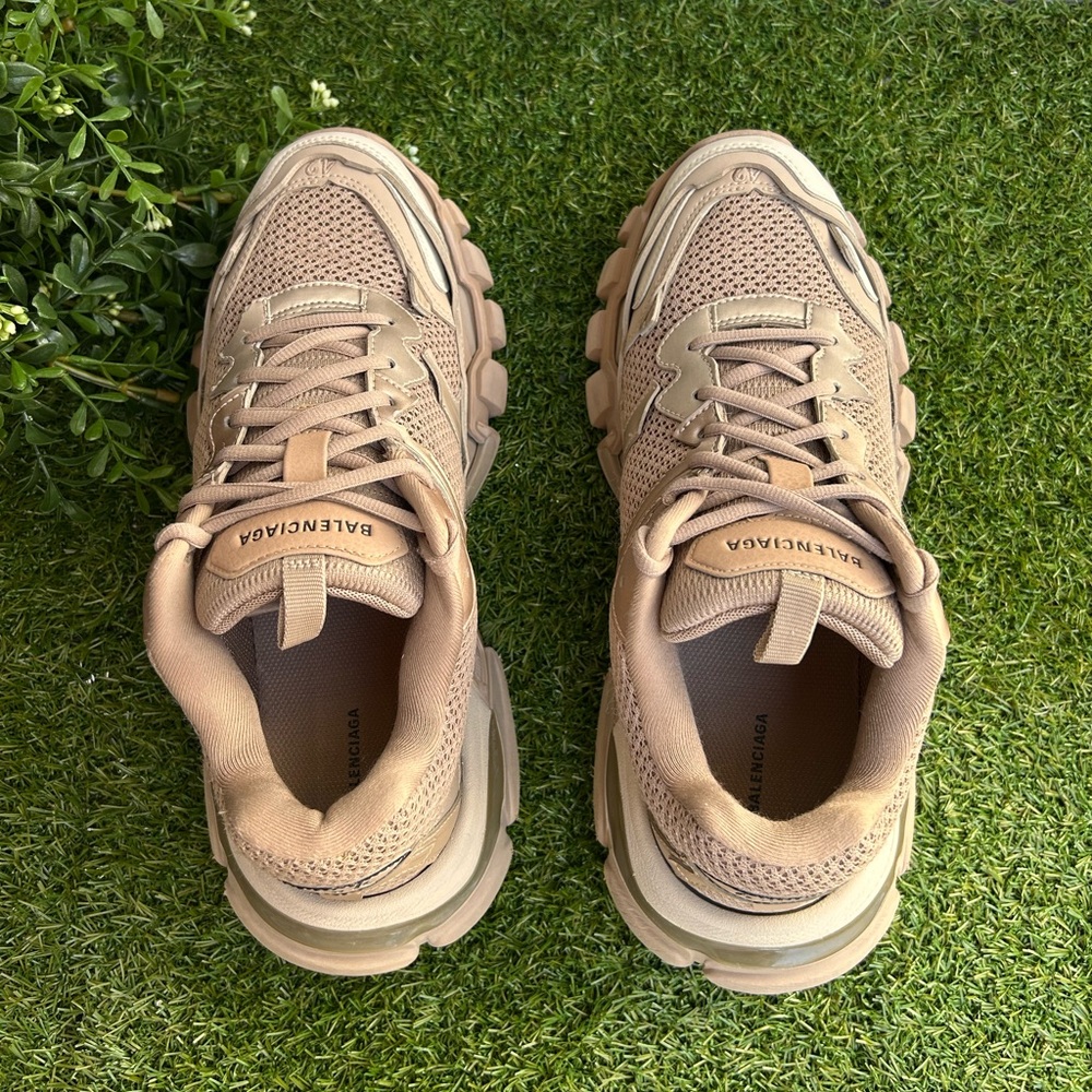 BALENCIAGA
Track.3 Sneakers - Balenciaga - Beige Mix
$1,025 Sz 42 men 9 women 12 - Picture 13 of 17
